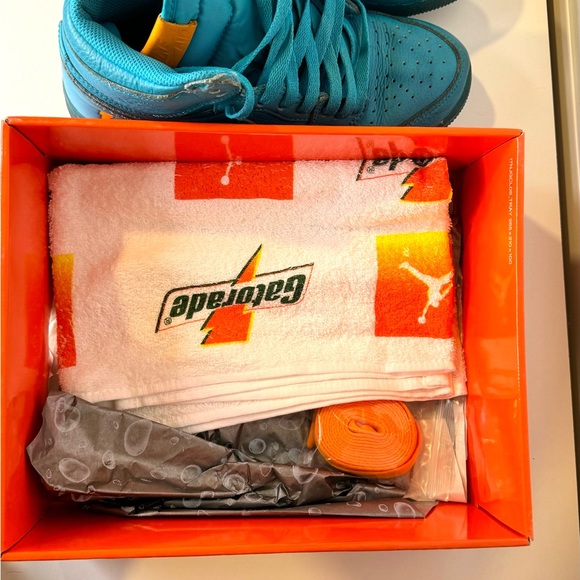 Jordan 1 Retro High
Gatorade Blue Lagoon - Picture 8 of 9